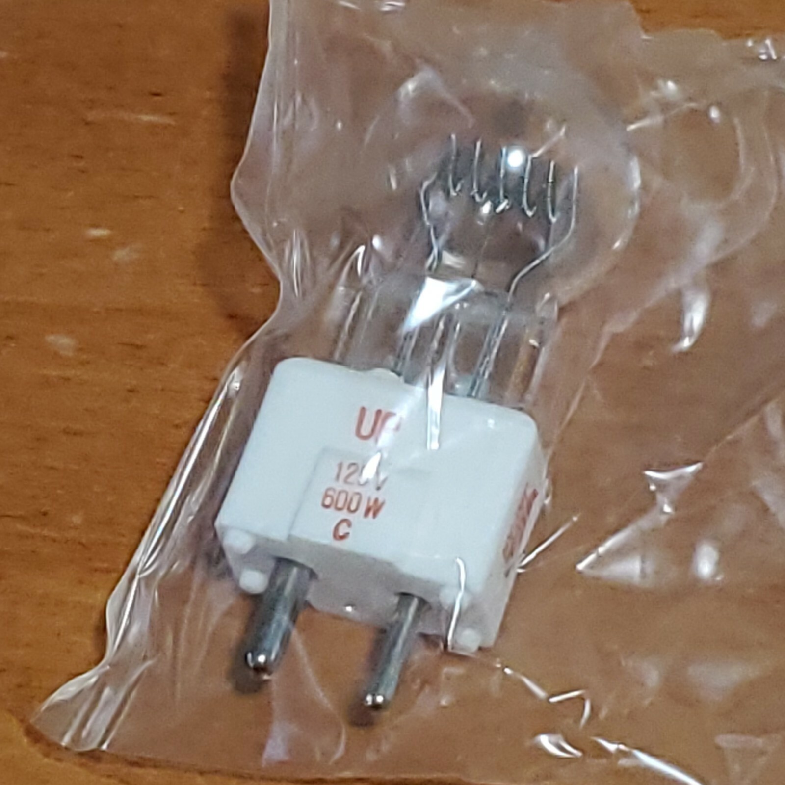 Lot of Two (2) WIKO DYS/DYV/BHC-5 AV/Photo Lamp Bulb 125V 600W
