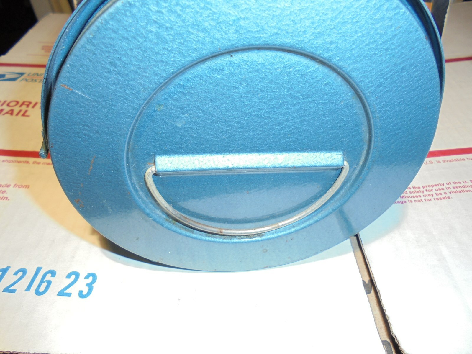8 MM COMPCO 5-TIN CANISTERS 5-REELS 1-LG RETRO TOTE CARRIER