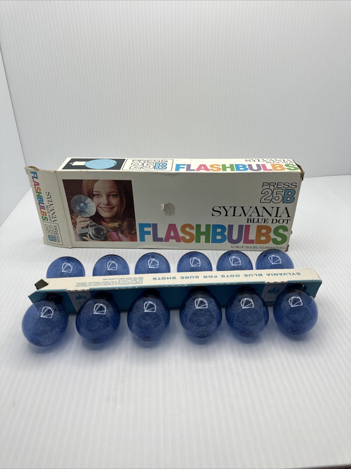12 Vintage Sylvania Blue Dot Flash Bulbs Press 25B Flashbulbs For Camera