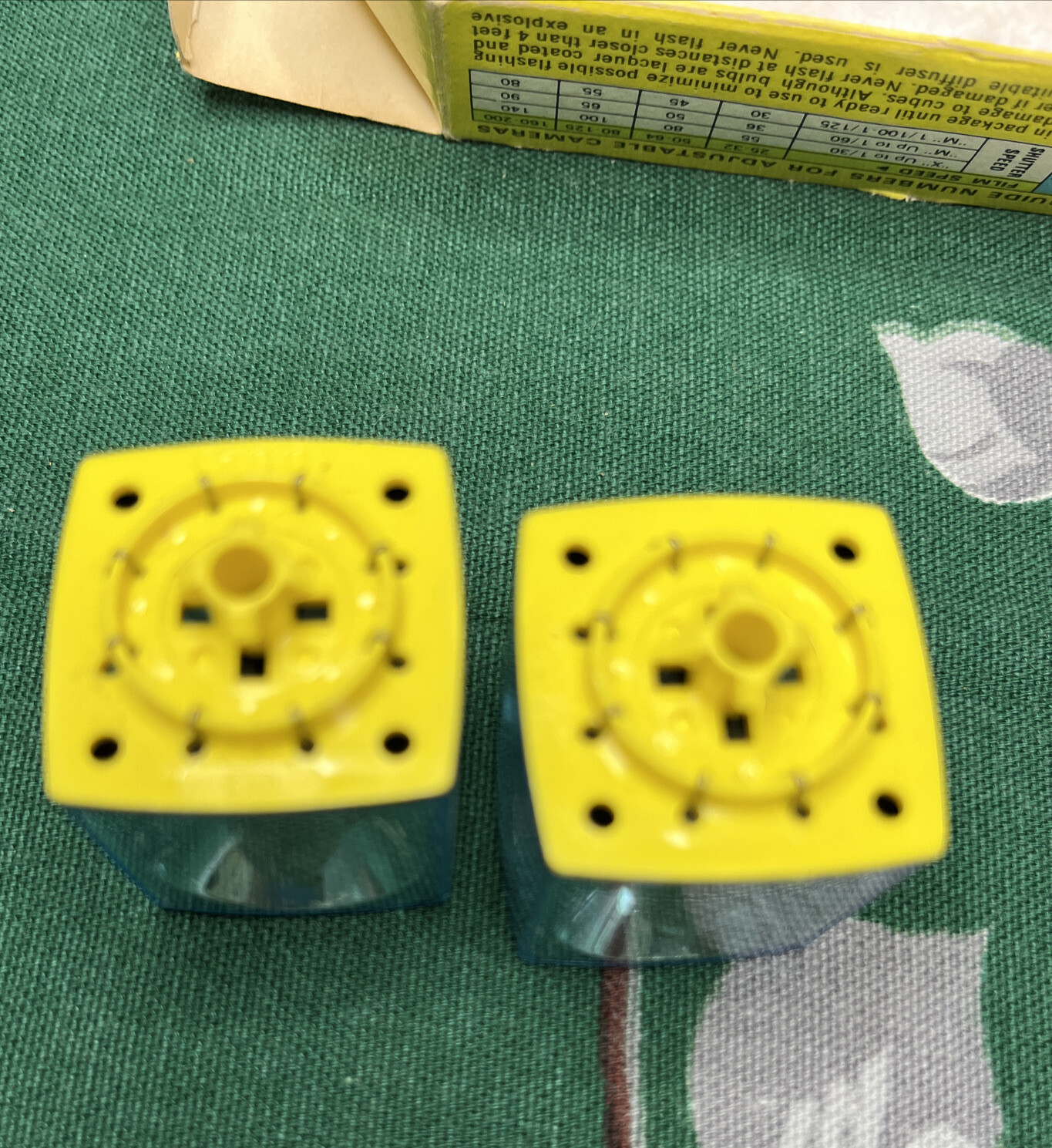 GE General Electric Vintage Camera FLASH CUBES Original Box & 2 Cubes Unknown Co