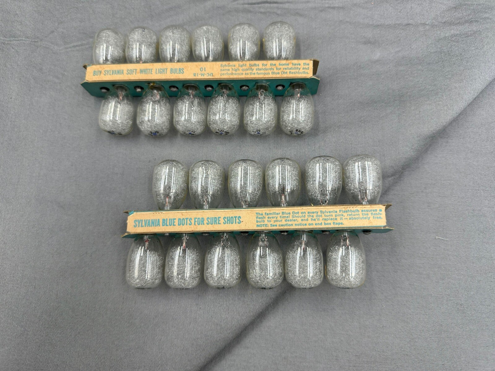 Vintage 2 Boxes Of 12 Sylvania Blue Dot Clear M2 Camera Flashbulbs 24 Bulbs