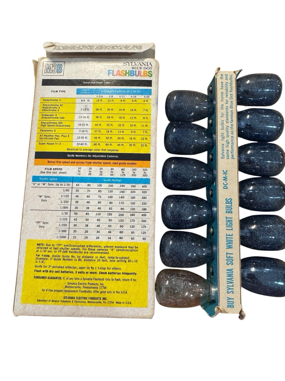 VTG Sylvania Blue Dot Flashbulbs M3B Selling For Nostalgia – Untested – 12