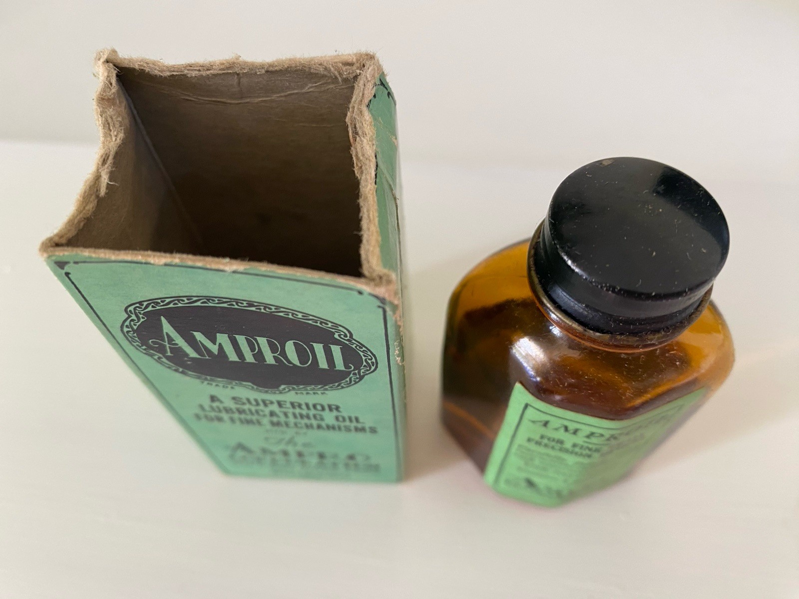 Vtg Ampro AMPROIL MOVIE Film PROJECTOR OIL 2/3 Full Amber Bottle & Box Cameras