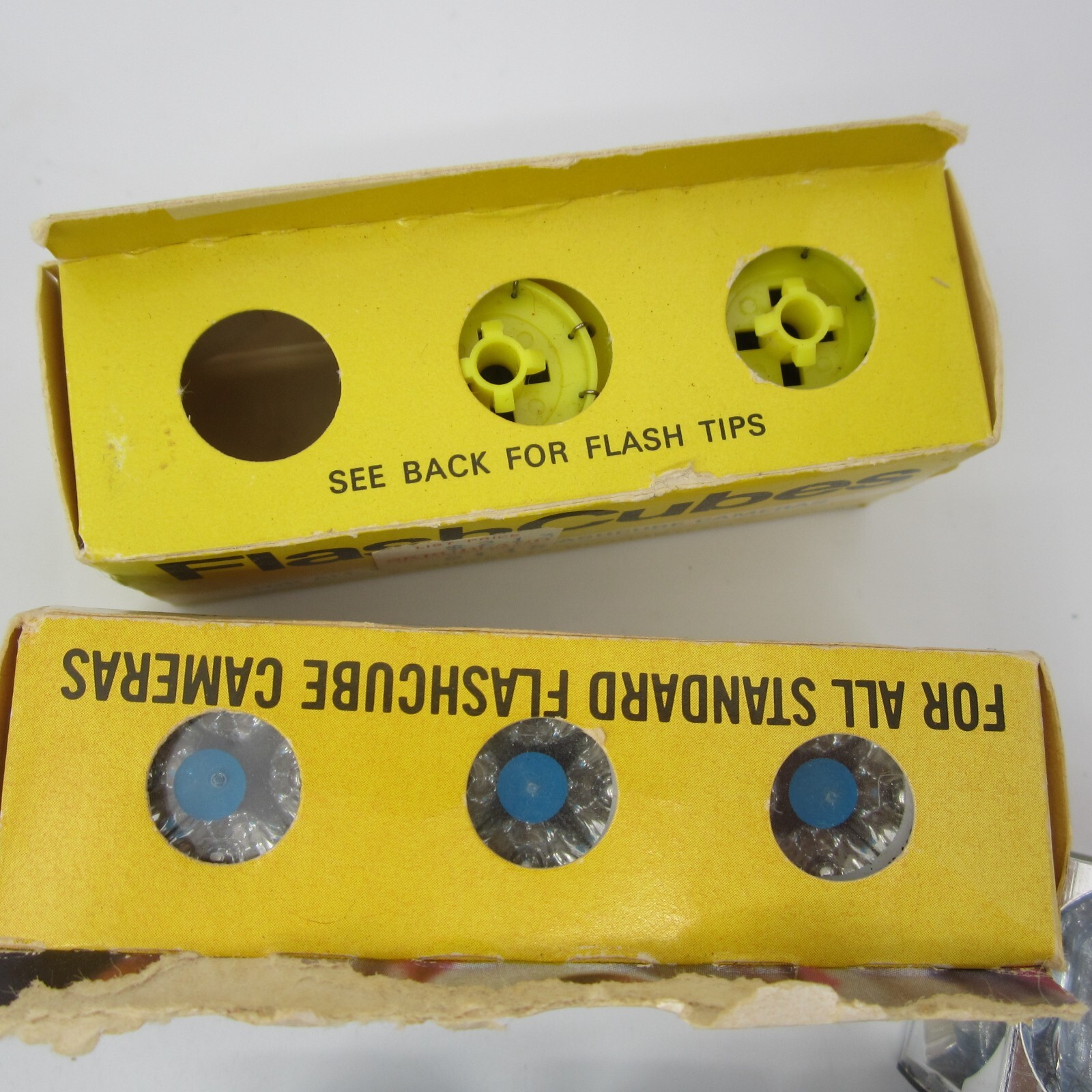 Vintage Misc Random Lot of 38 Flashbulbs Flashcubes Sylvainia M3B 25B GE #5 Blue
