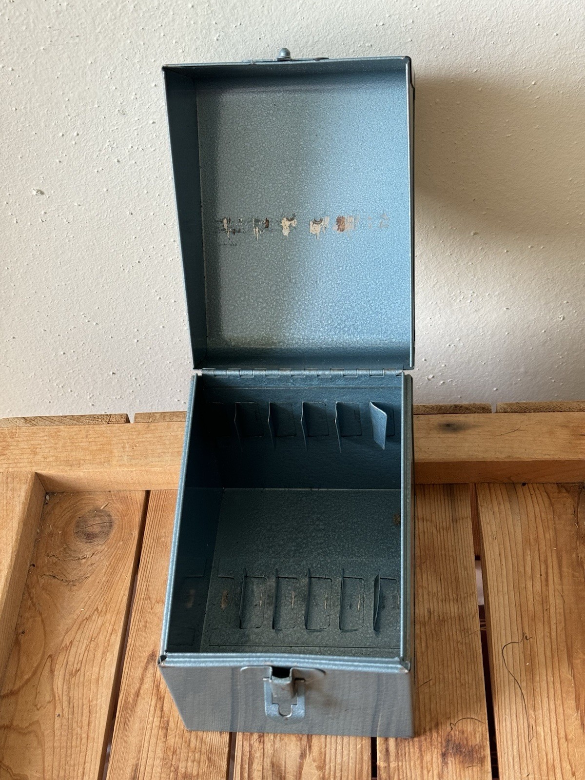 Vintage Light Gray 5″ Reels-8MM Metal Reel Storage Film Case Box