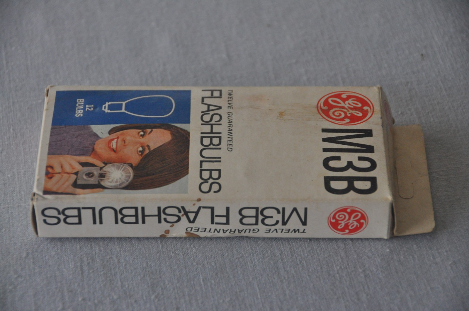Vintage GE M3B Blue Flashbulbs, 11 Bulbs