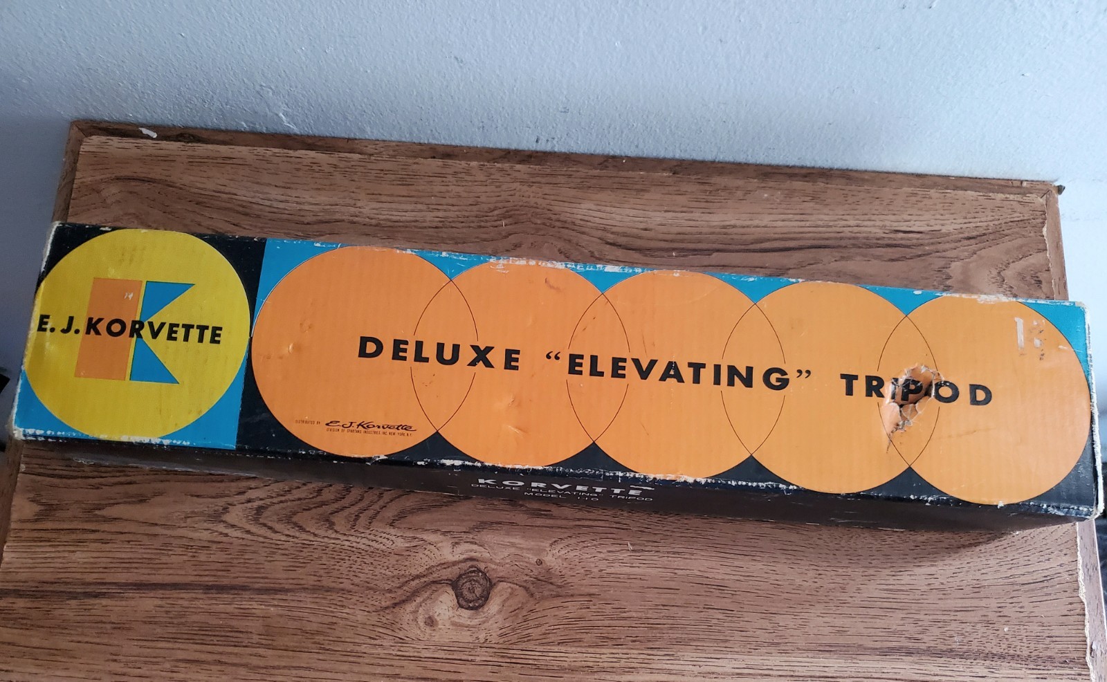 E.J. Korvette Deluxe Elevating Tripod #110 Photography Videography Box Vintage