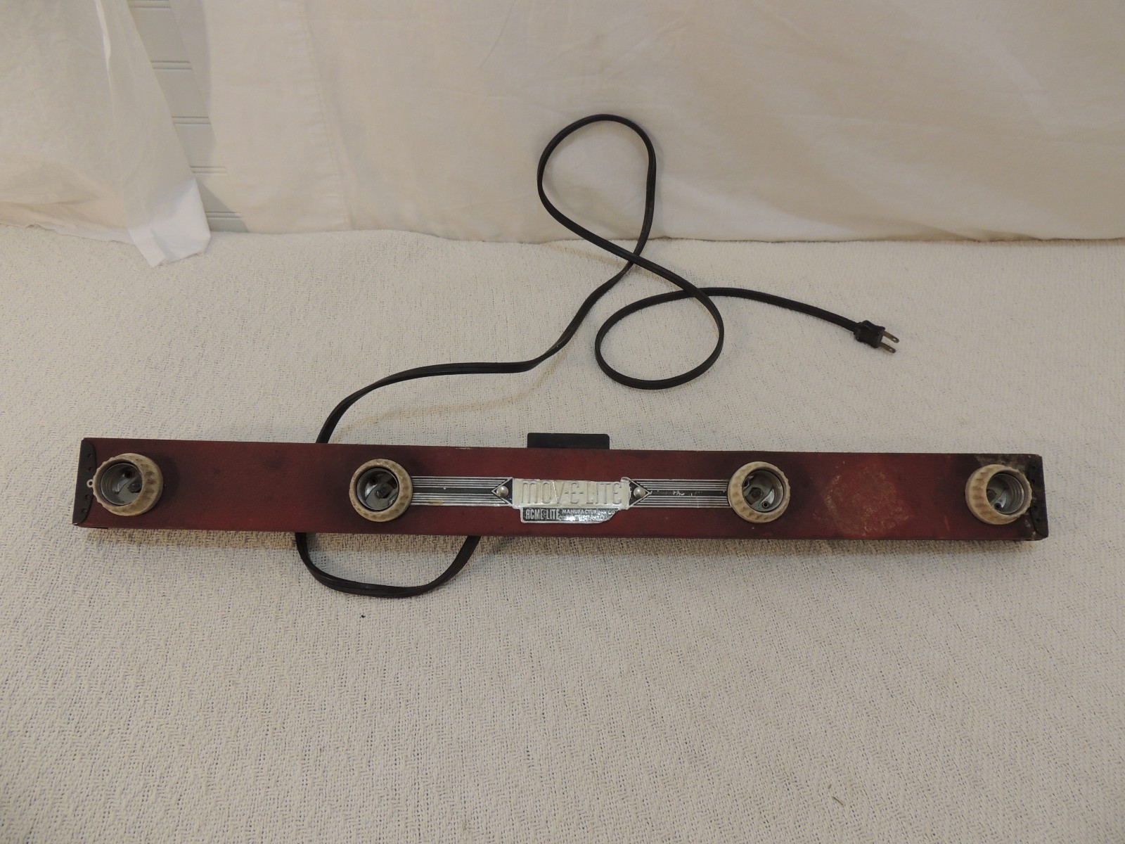 Vintage Original Acme Lite Mov-E-Lite 4 Light Bar Red & Black Chicago 50767
