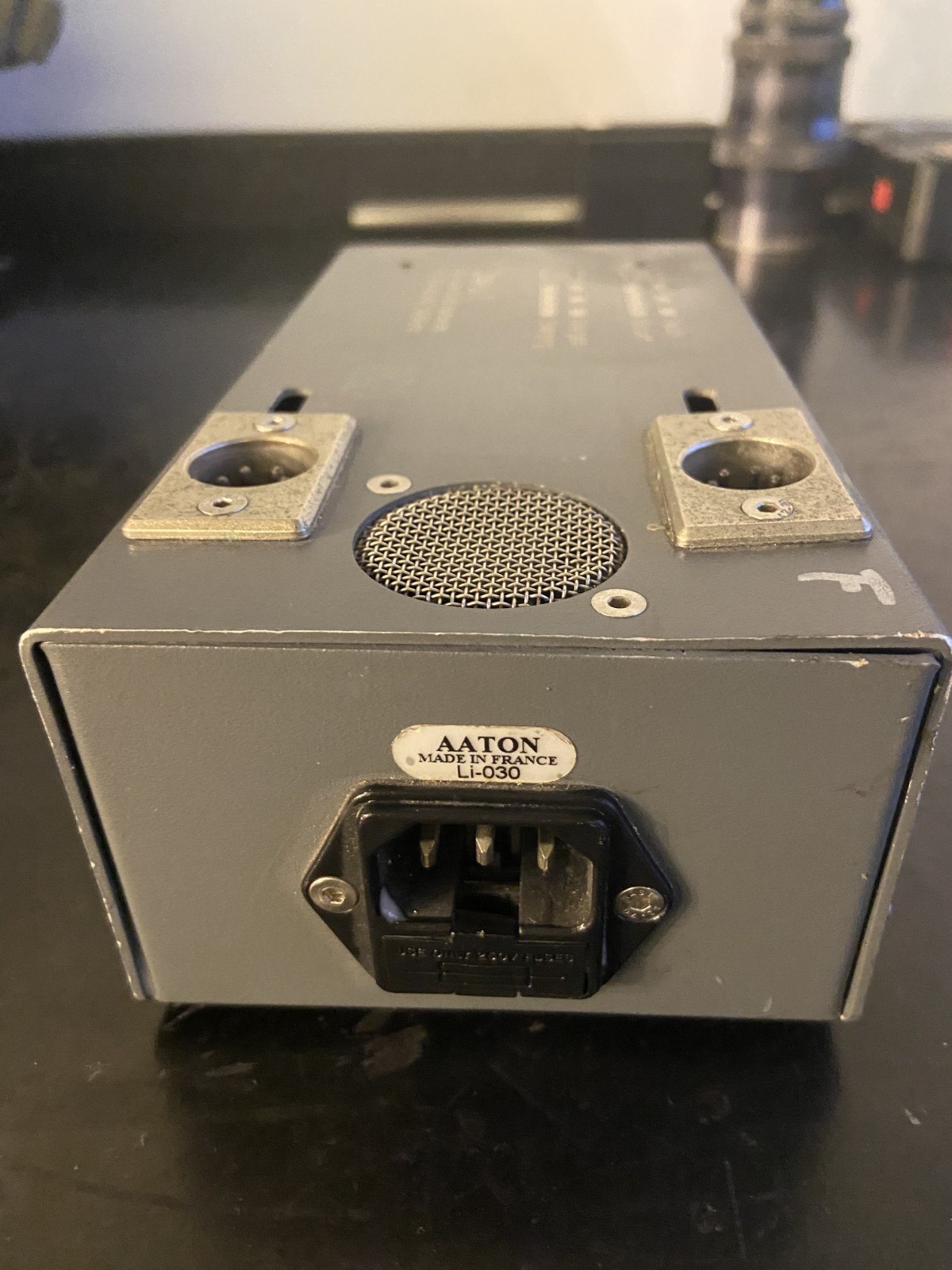 Aaton battery charger for Li-ion 14.8V batteries