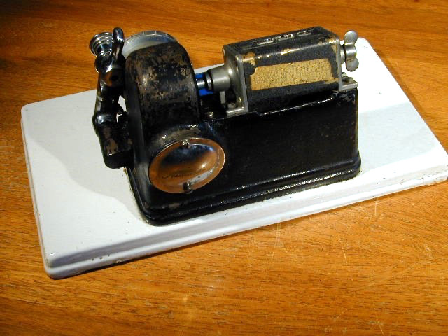 NEUMADE 16MM FILM MEASURING MACHINE MODEL HM-5-S ON PAINTED METAL BASE