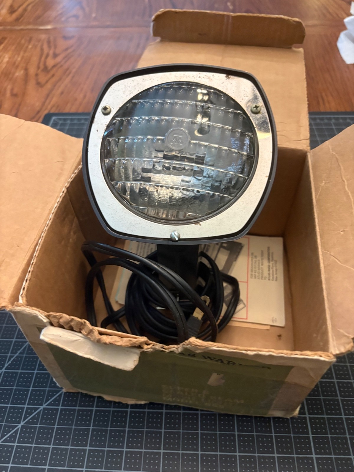 Super 8 Sealed Beam Movie Light Model 855 with Box – Atlas Warner – Works Great