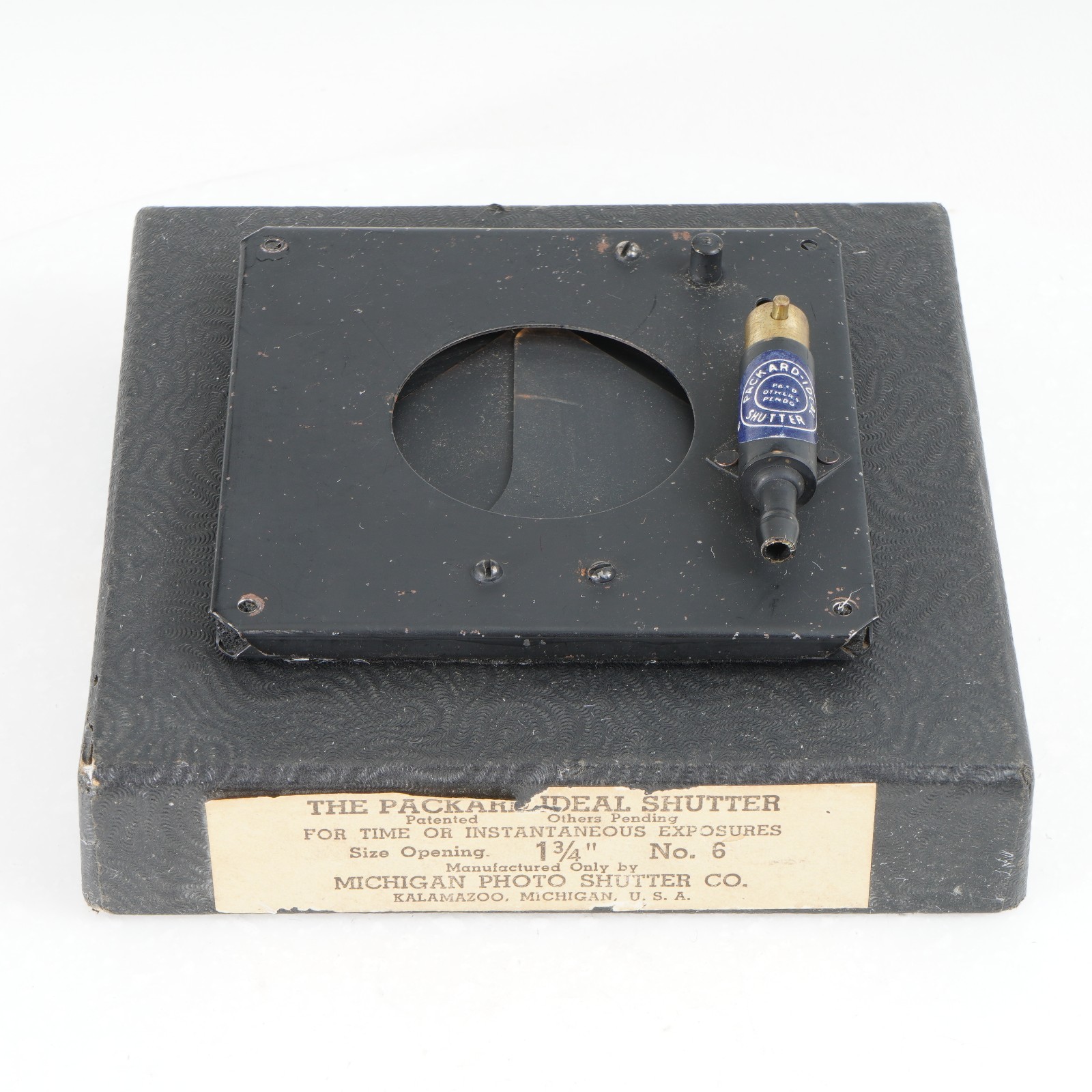 :[EX+++] Packard Ideal No. 6 Shutter Unit (Boxed) – 3 3/4″ Sq. – 1 3/4″ Opening