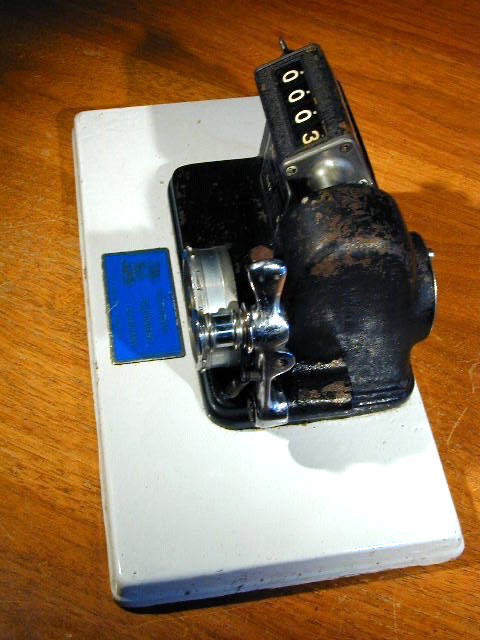 NEUMADE 16MM FILM MEASURING MACHINE MODEL HM-5-S ON PAINTED METAL BASE