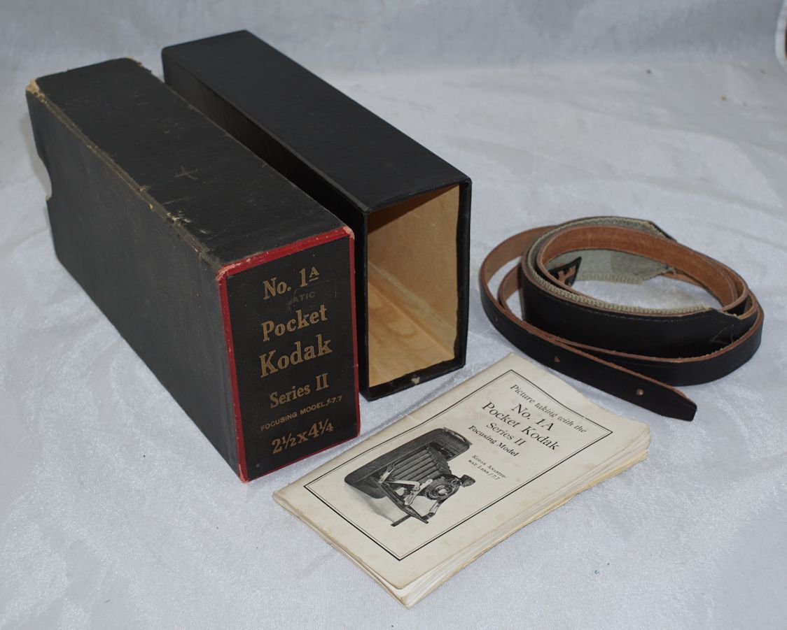 No. 1A Automatic Pocket Kodak Series II Focusing Model 2 1/2×4 1/4 Box & Manual