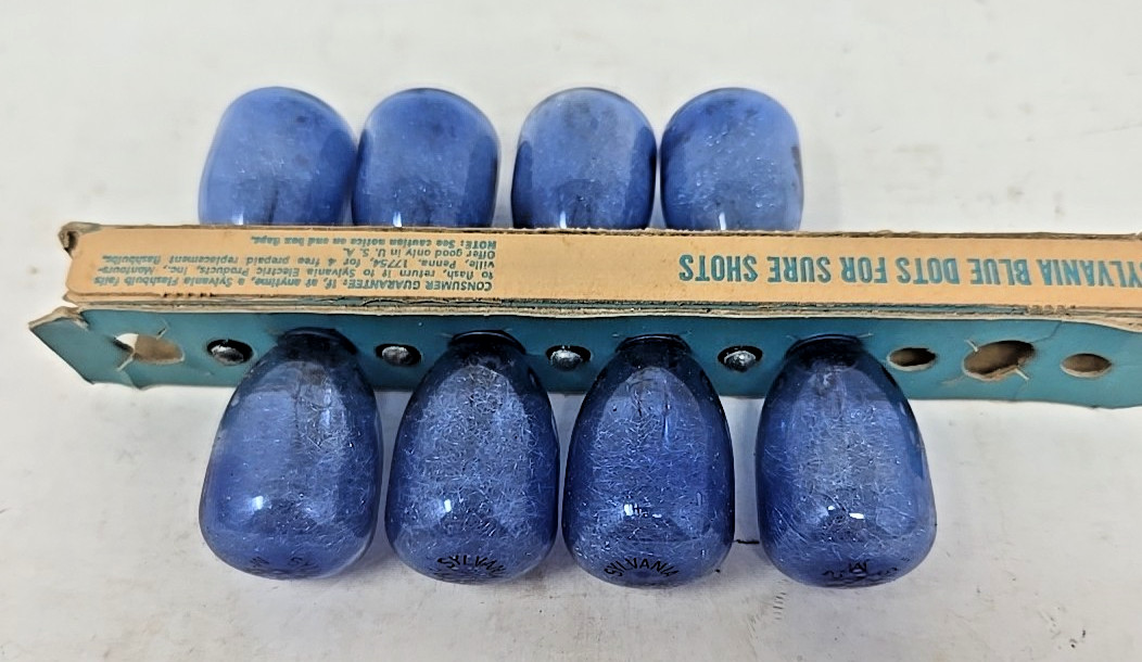 VINTAGE Sylvania Blue Dot Flashbulbs M2B, Box of 8 Flash Camera Bulbs NOS