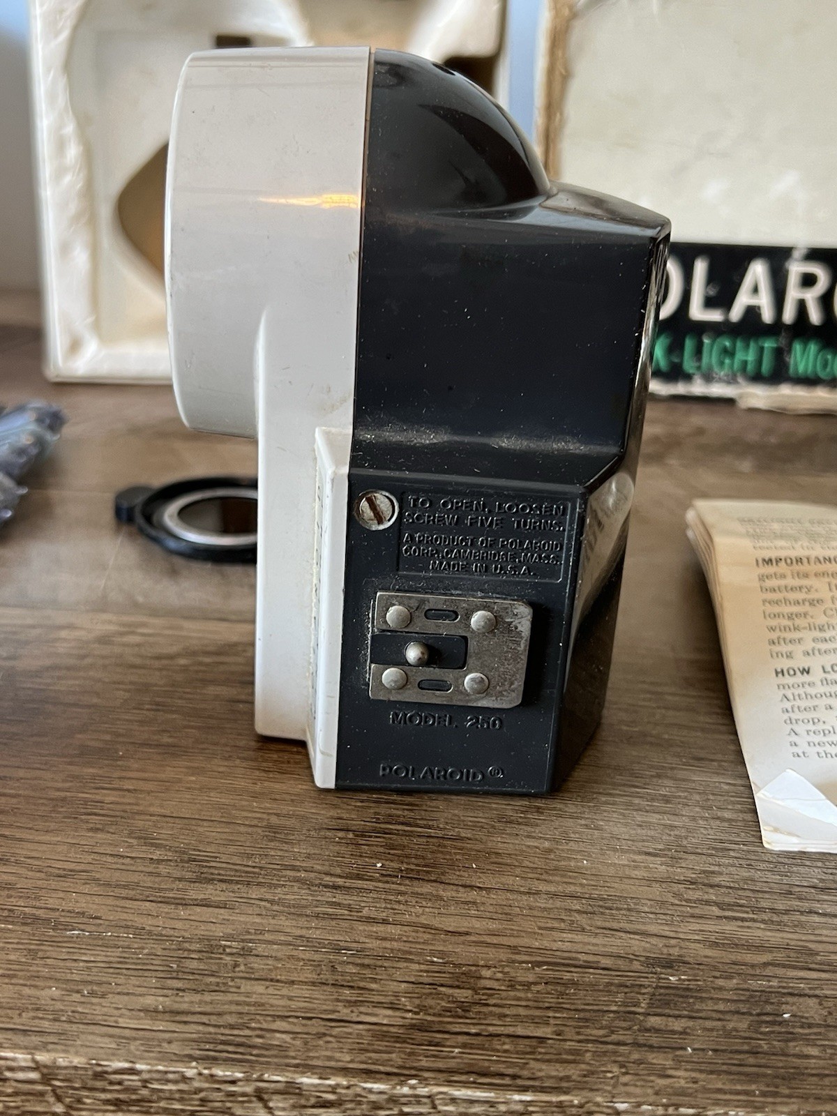 Polaroid Wink Light Model 250 *Untested* 110A Vintage Retro Camera Flash w/ Box