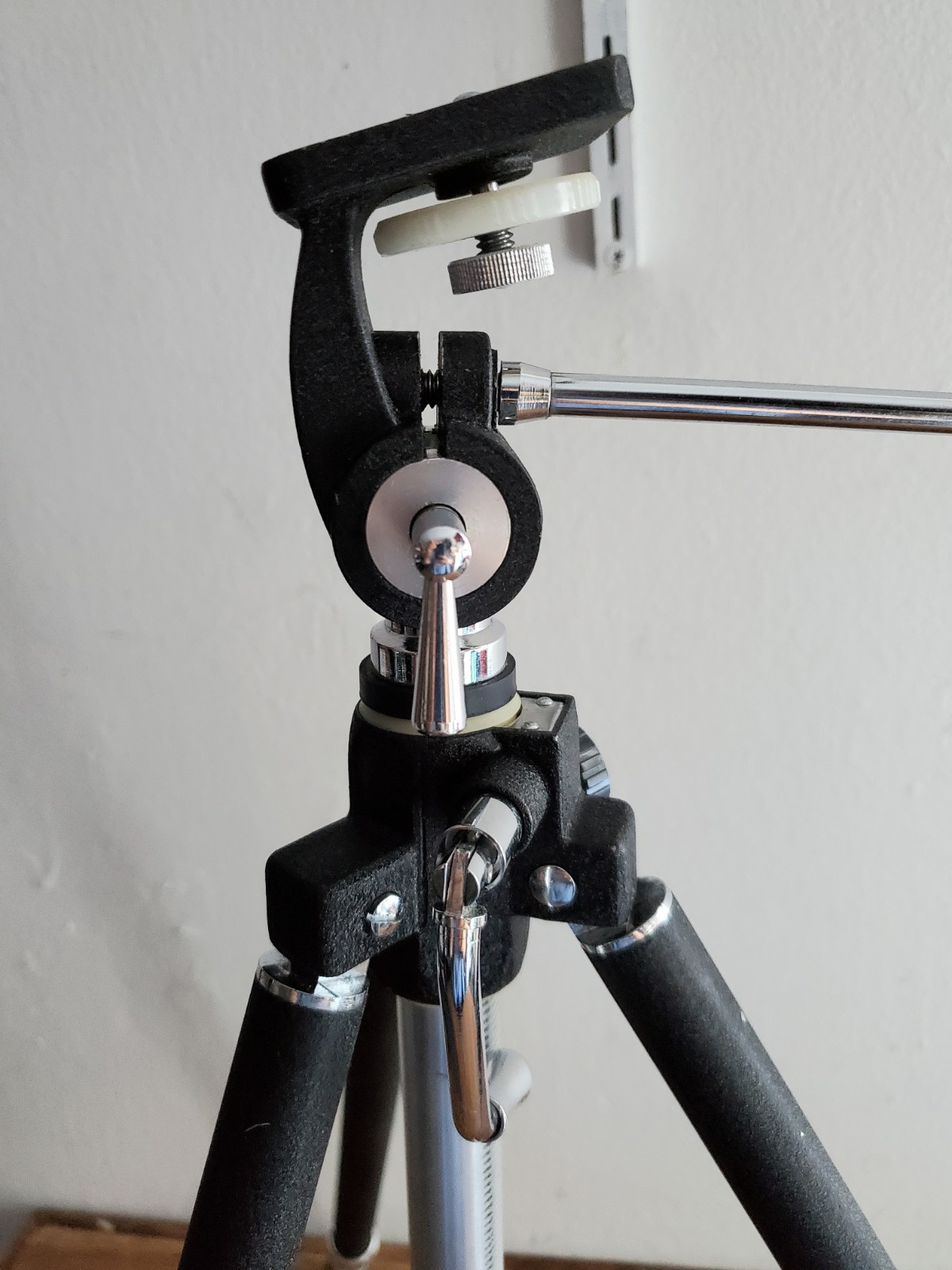 E.J. Korvette Deluxe Elevating Tripod #110 Photography Videography Box Vintage
