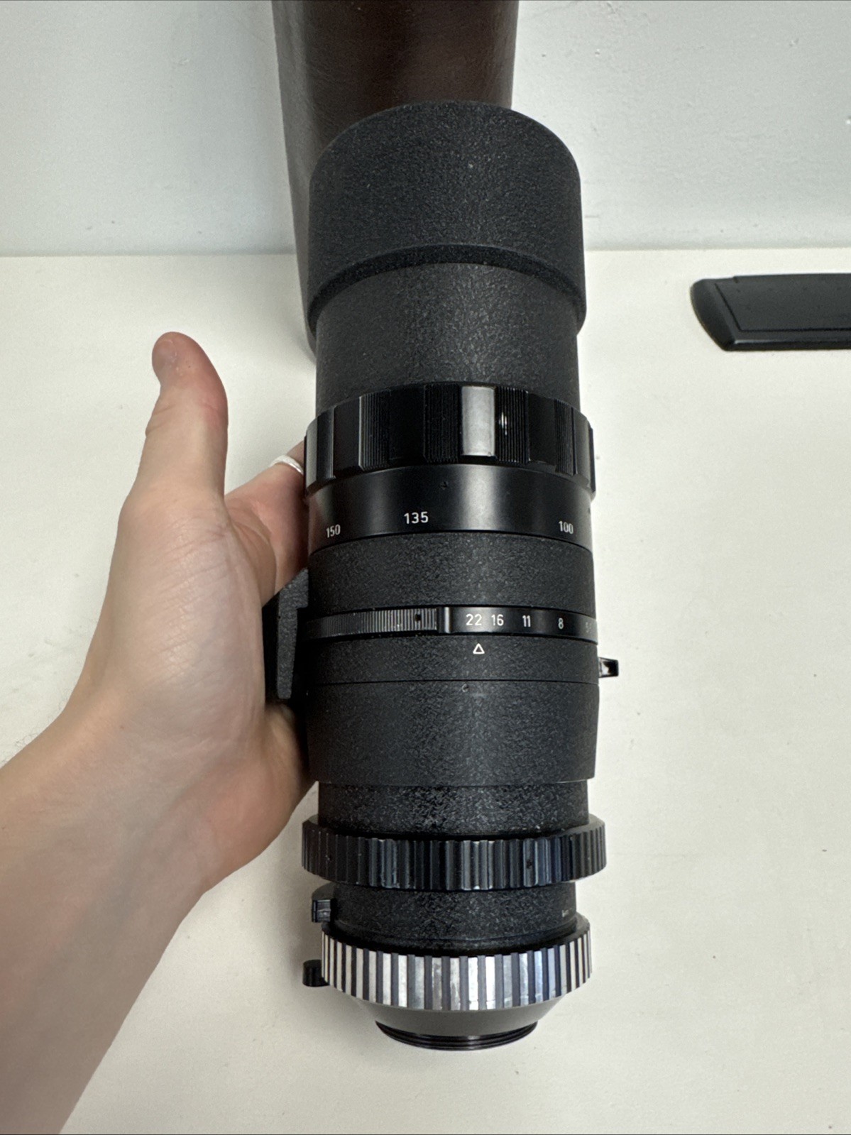 Enna Munchen tele-zoom lens 1:4 85-250mm original leather keeper
