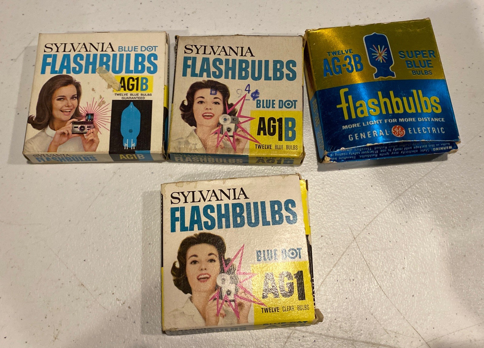 Vintage Lot of Unused Flash Bulbs & Cubes GE, Sylvania & Mastercraft