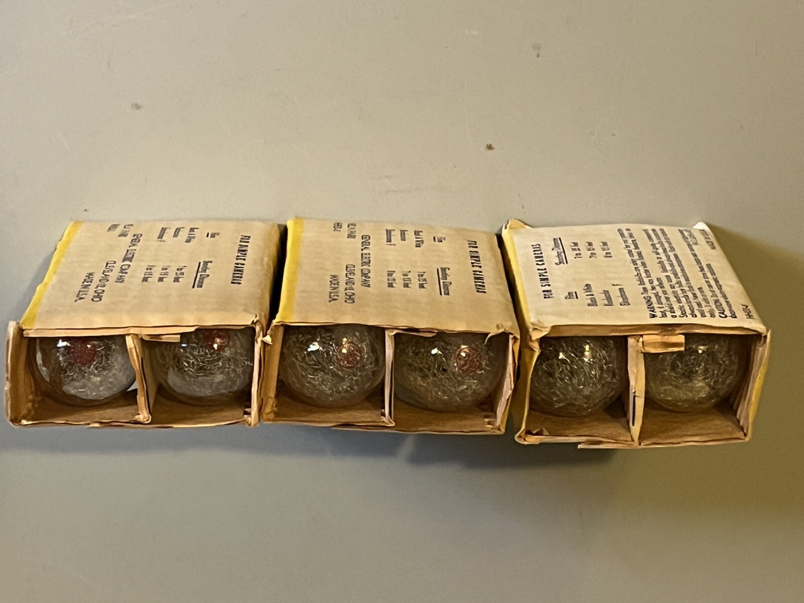Vintage Camera Flash Bulb Lot: Dura #5, Syl Blue Dot, GE Sure Fire #5, 44 Bulbs