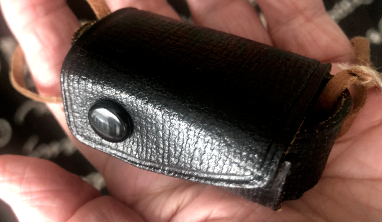 Vtg Mini Small CAMERA ? Black LEATHER SNAP CASE Japan FILM Lens 1″X2″ Long