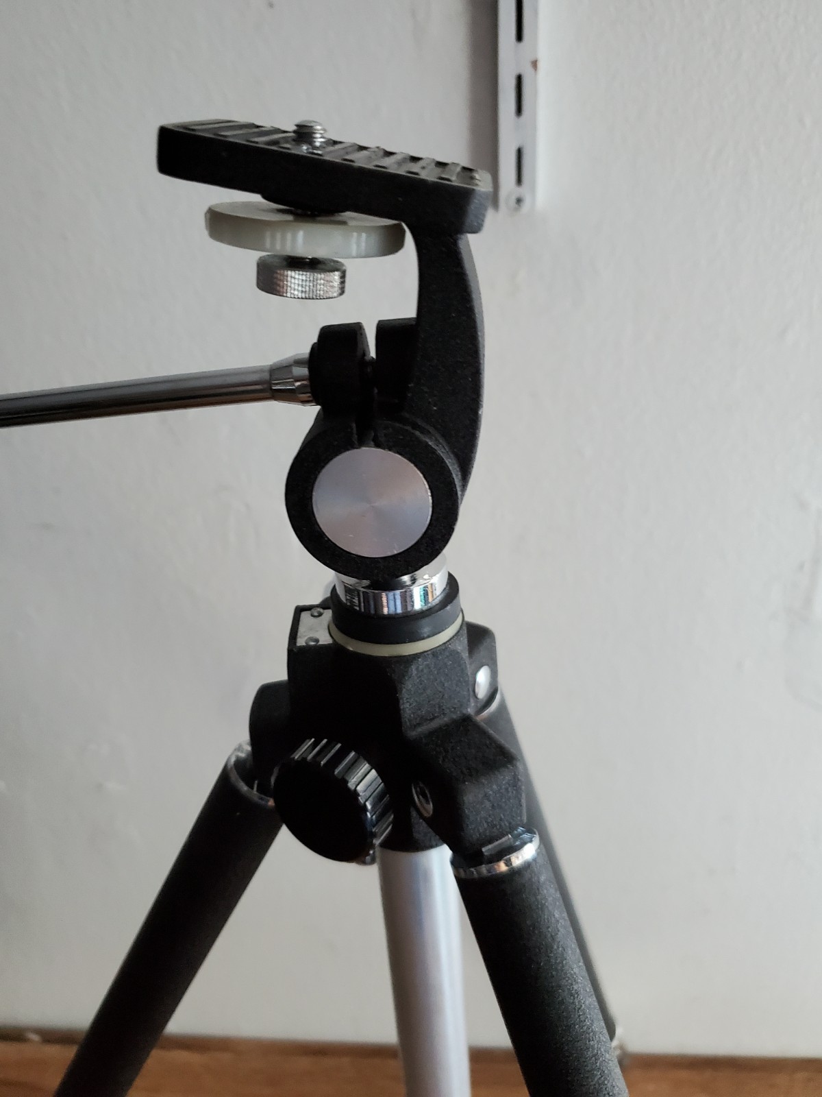 E.J. Korvette Deluxe Elevating Tripod #110 Photography Videography Box Vintage