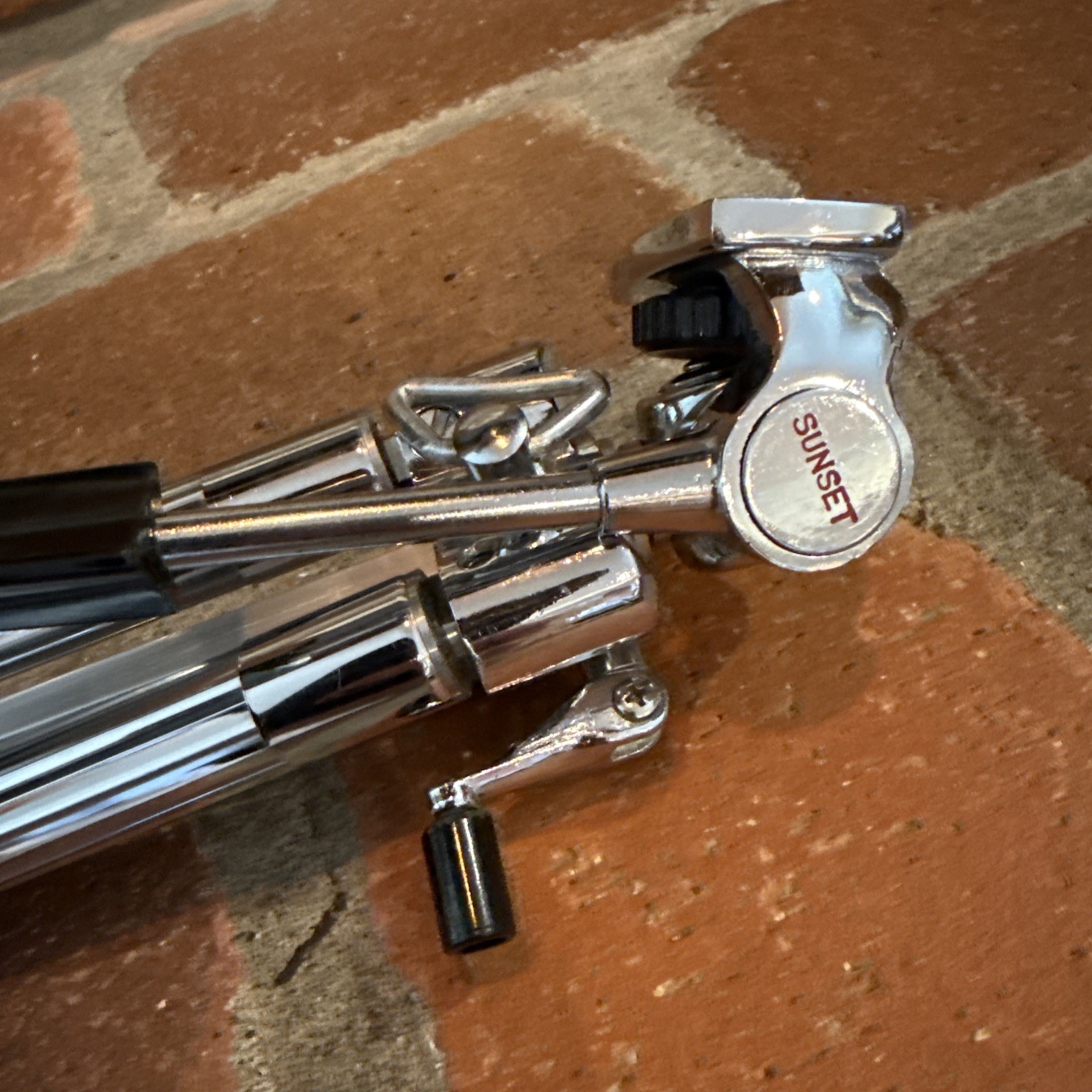 VINTAGE SUNSET CHROME CAMERA TRIPOD WITH TELESCOPING LEGS & SUNSET CASE