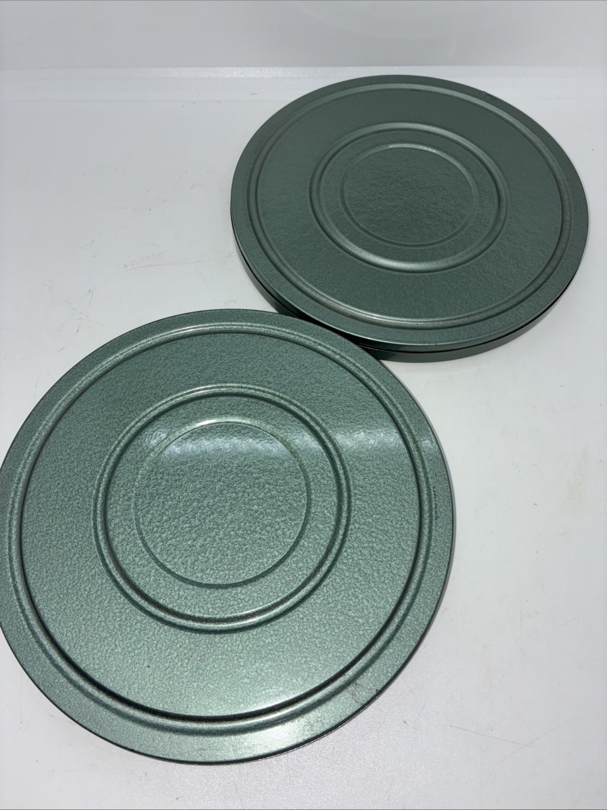 Vtg Lot Of 2 Metal Canisters & 1 Reel 7″ Super 8 8mm Green