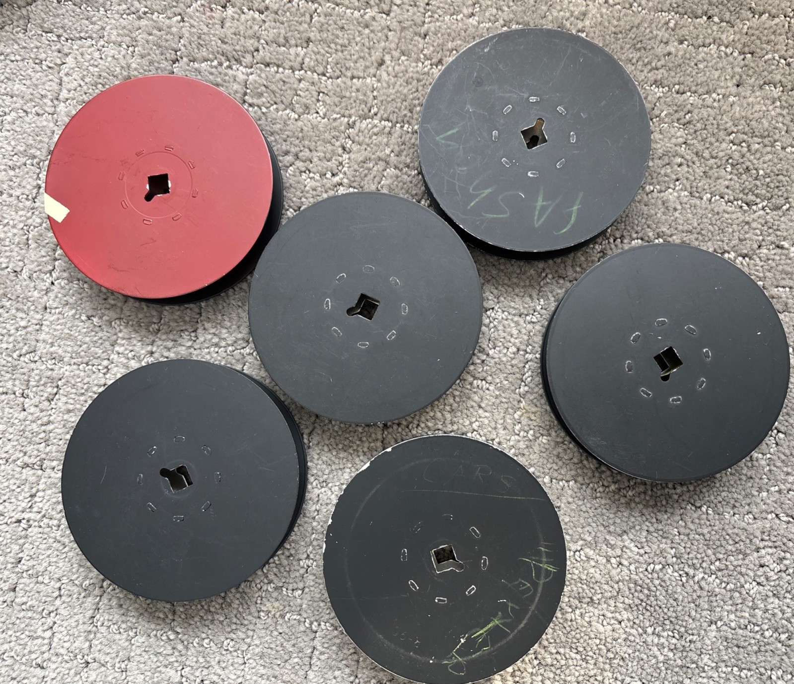 Lot Of 6 Empty 16mm camera Film Reel 100′ Take Up spool Cine R-90 & 2 Cases