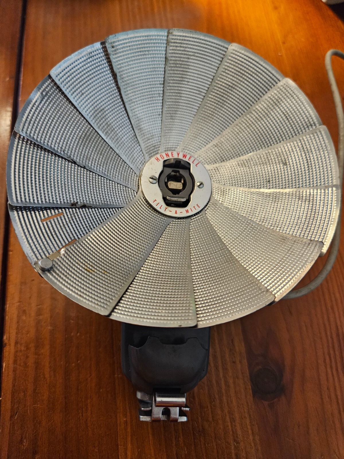 Vintage Honeywell Tilt-A-Mite Collapsible Flash Unit Untested