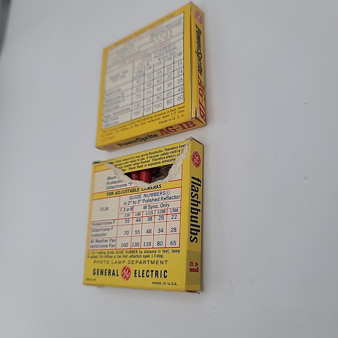 Vintage GE AG-1 AG-1B Flashbulbs NOS Lot 24 Bulbs 2 Boxes General Electric USA