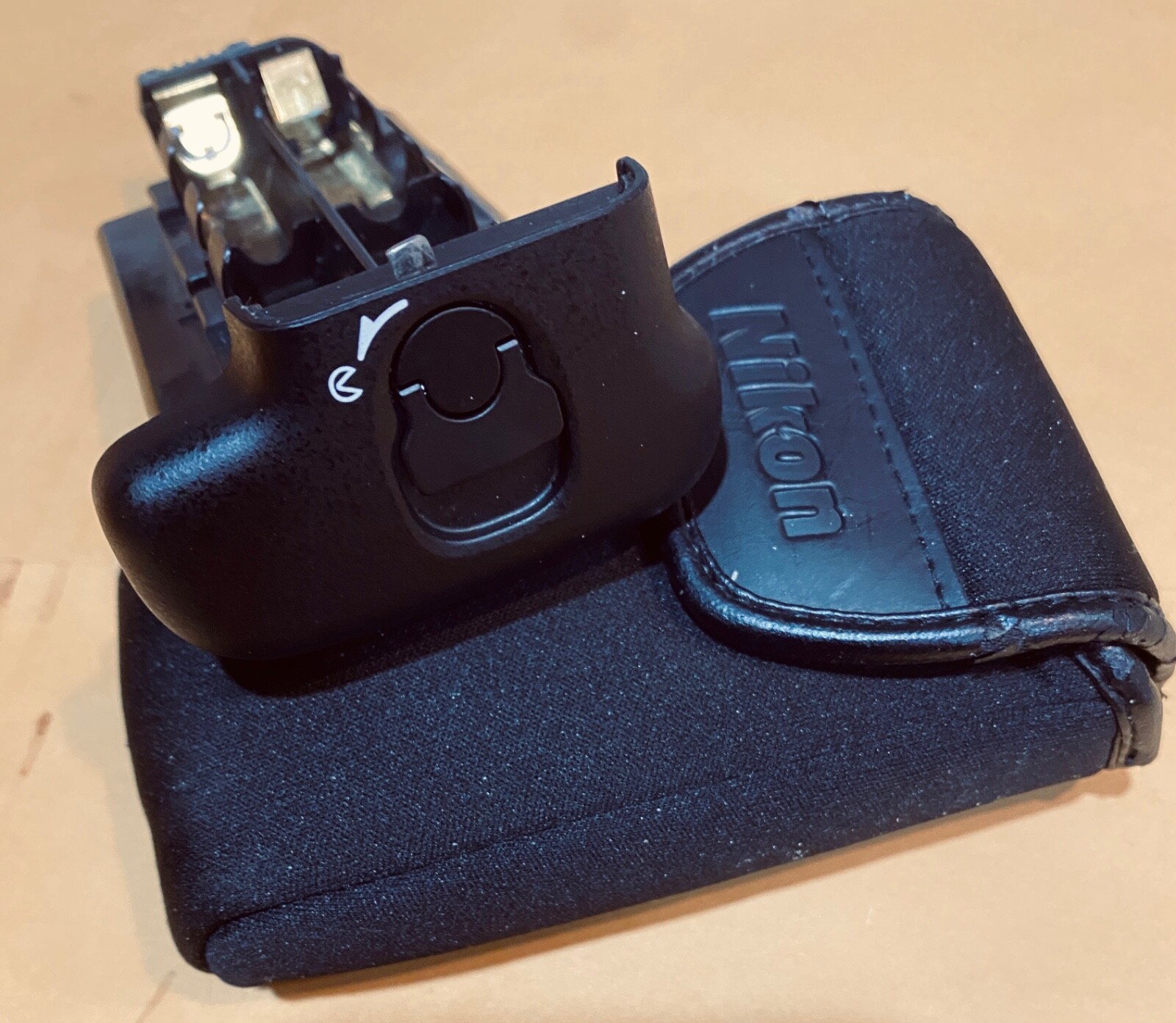 Genuine Nikon MS-D11 / AA battery holder, For MB-D10 Grip / D7000 / With Case
