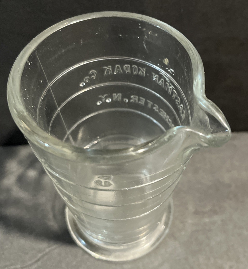 VTG. EASTMAN KODAK CO PHOTOGRAPHIC 4 Oz GLASS MEASURING BEAKER ROCHESTER NY