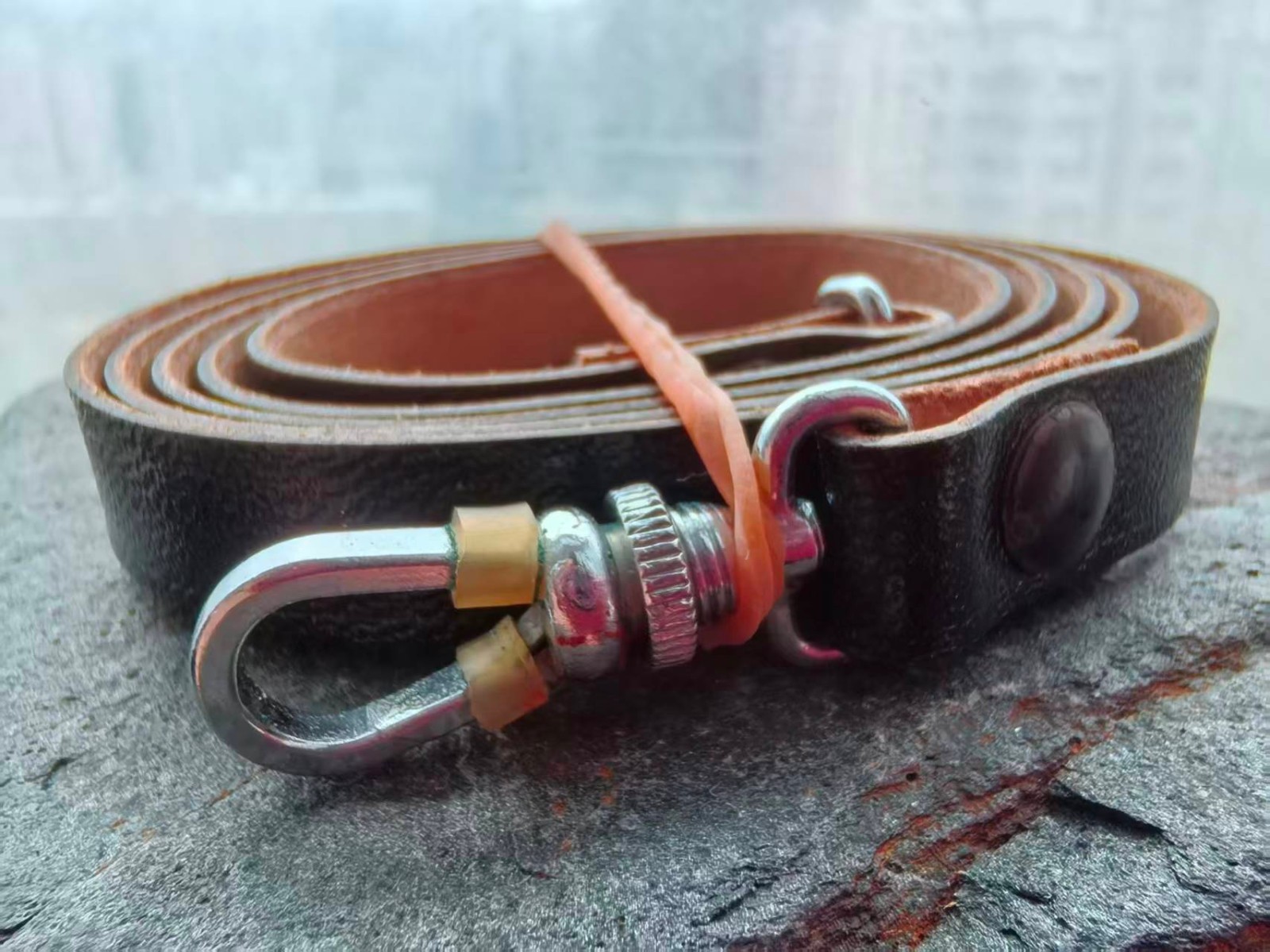 Strap for Leica SM Bodies #1 ……….. Minty