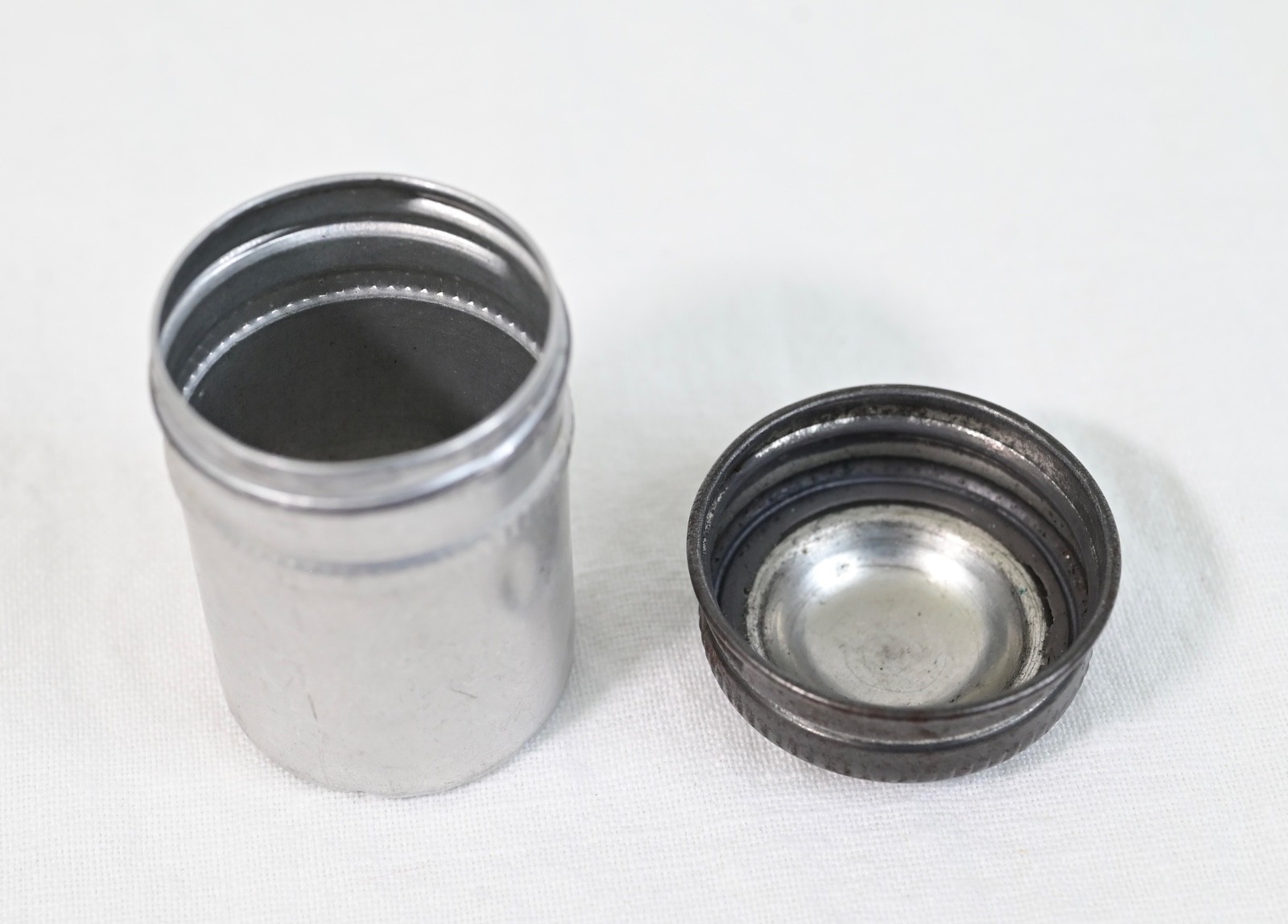 35mm metal aluminum film can lid screws on smoothly vintage 1960s