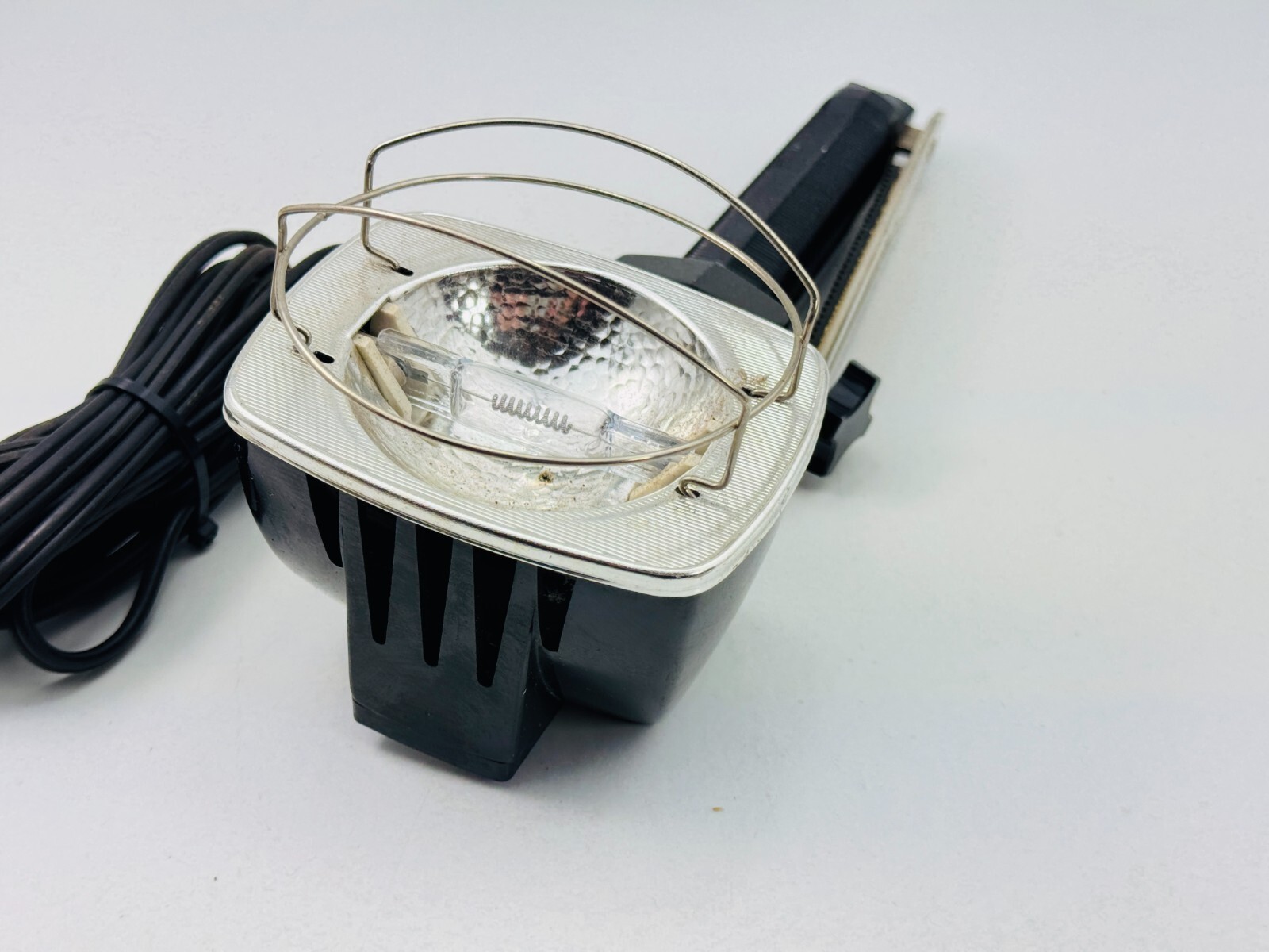 Vintage Sylvania Sun Gun II Movie Light SG-55 Lamp Light & Heat Guard Mountable