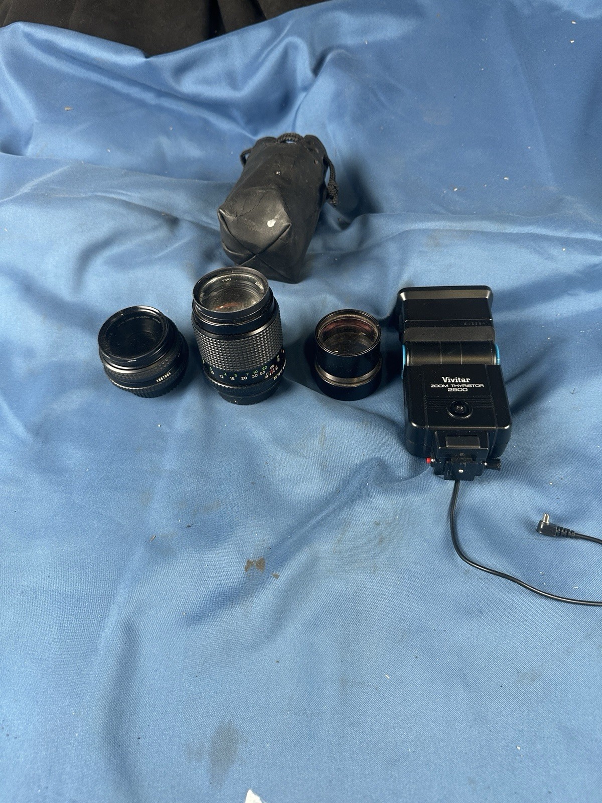 Vintage Lot Of 3 Camera Lenses And Vivitar 2500 Thruster Zoom Flash W A Bag Case