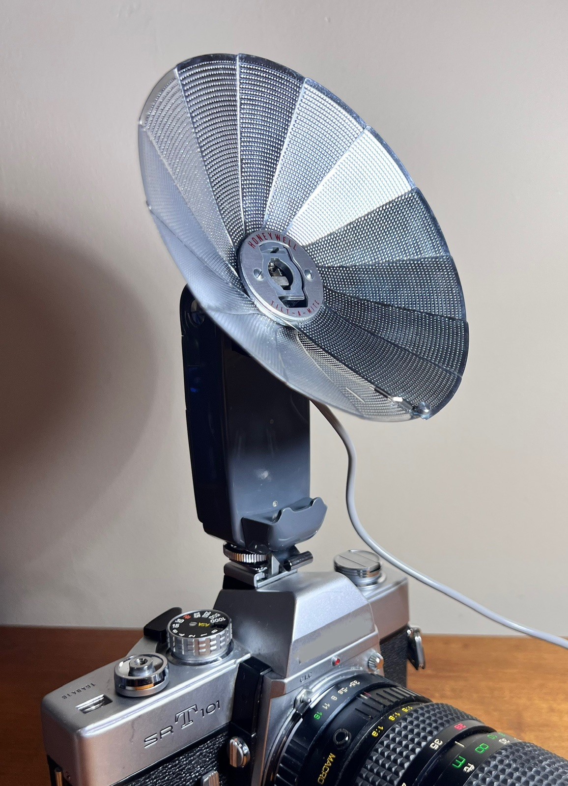 Honeywell Tilt-A-Mite Flash Unit Collapsible Fan Style Vintage Camera Pentax