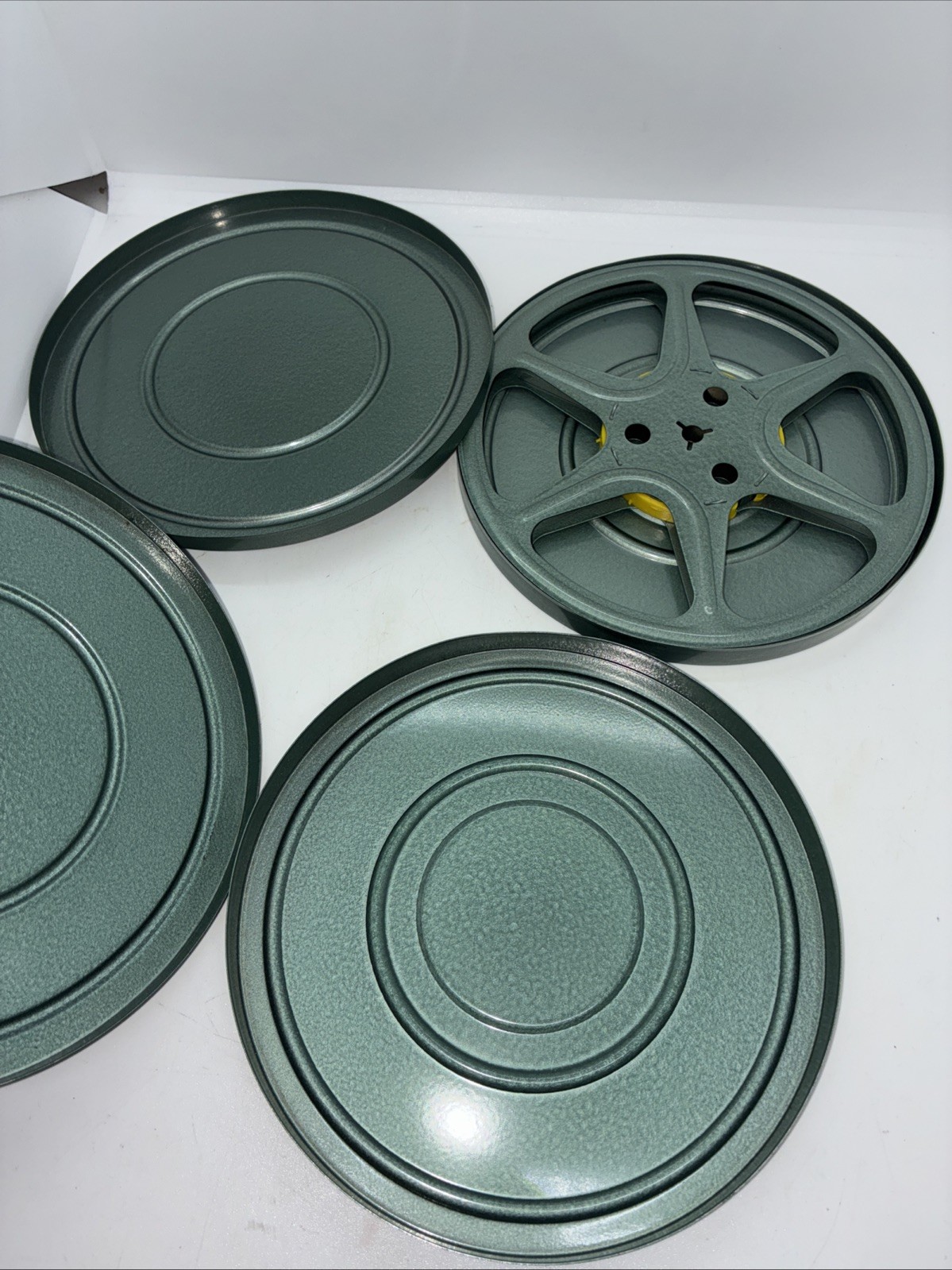 Vtg Lot Of 2 Metal Canisters & 1 Reel 7″ Super 8 8mm Green