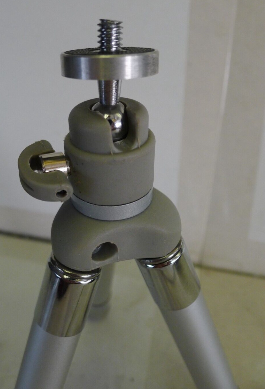 Sunpak Platinum Plus Mini-D Portable Adjustable Hight Tripod with Case – Used