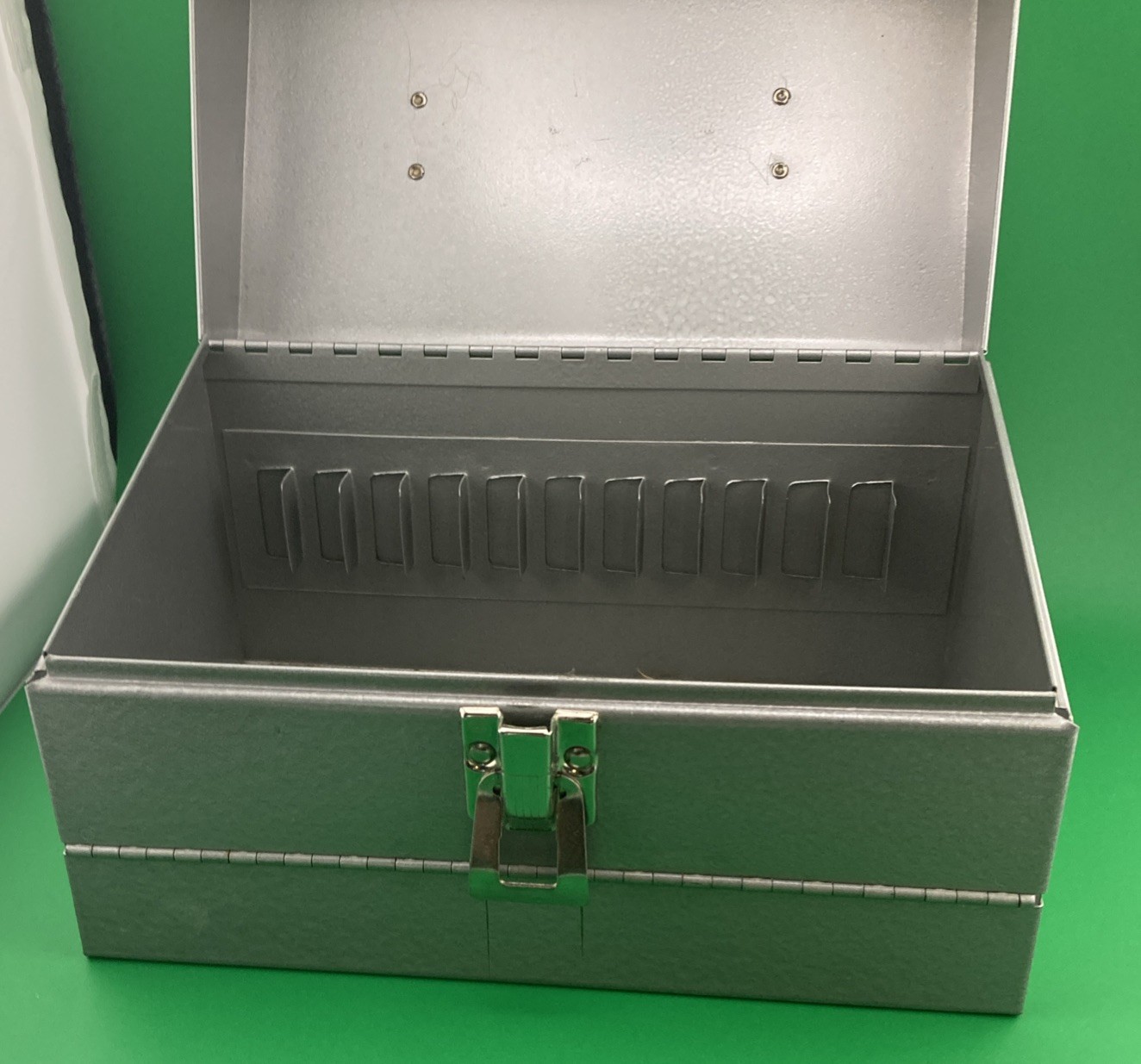 VTG Metal 8mm Film Reel Chest Box Storage Container 8.5”x6 3/4”x5.5”