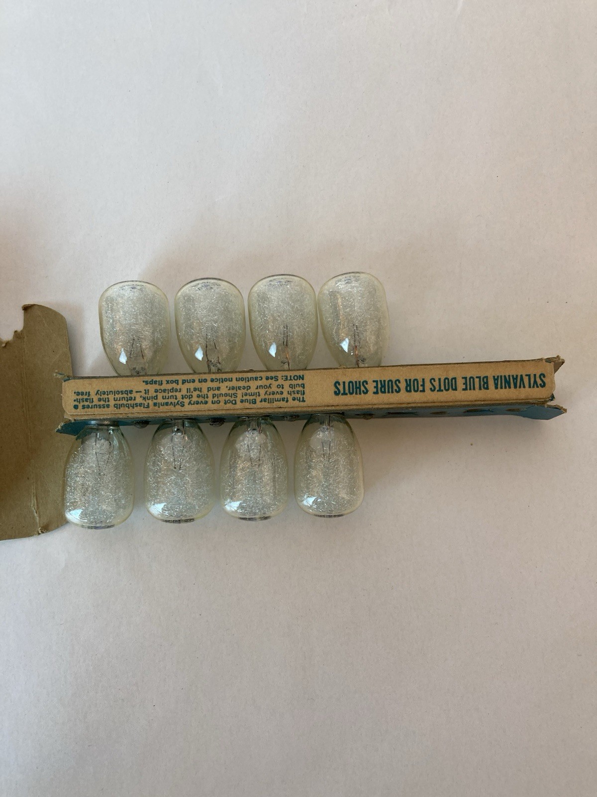 Vintage Sylvania Flashbulbs Blue Dot M2 Open only 8 Bulbs See description
