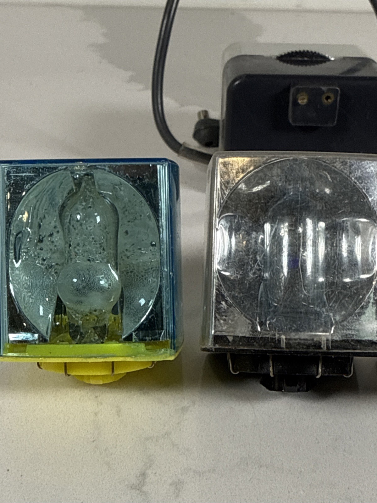 GE Flash Cube And 3 Sylvania Blue Dot Cubes And Holder* Untested*