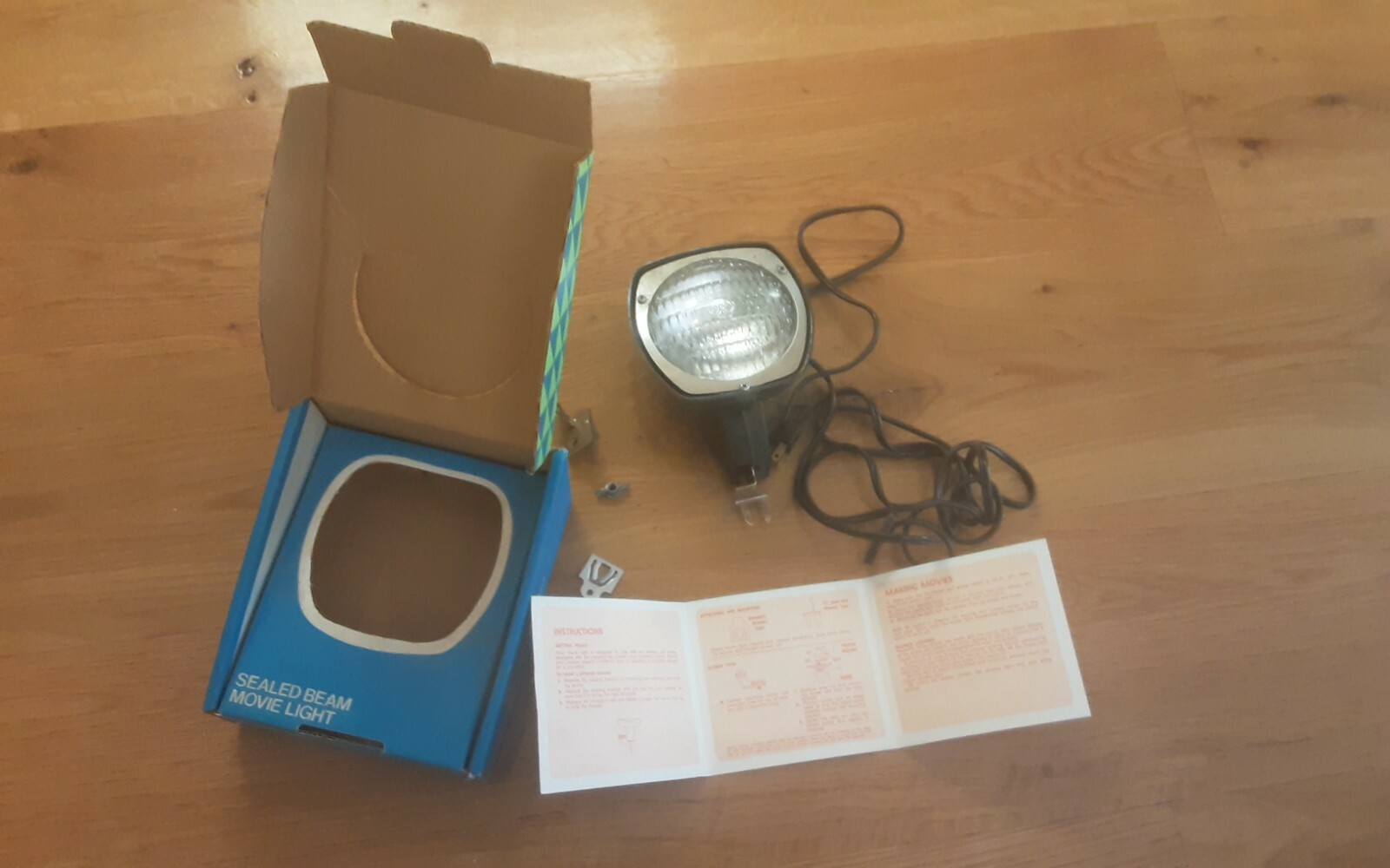 KEYSTONE SEALED BEAM MOVIE LIGHT VINTAGE FOR SUPER 8 MOVIE CAMERAS MODEL 333 NOS