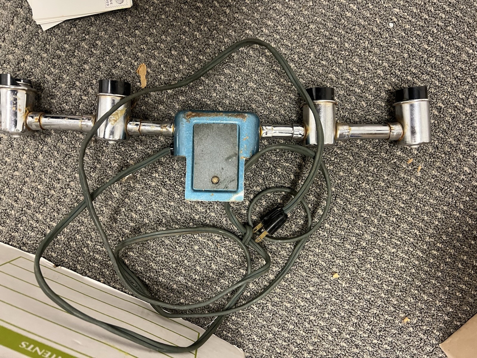 vintage Mobilite movie camera light bar from the 1960s.