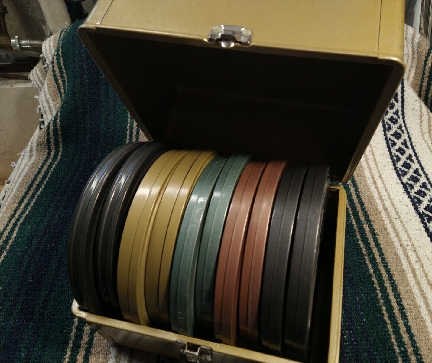 10 – 7″ wide Various Super 8 Metal Movie Reels and Cans w/ Case – Vintage!
