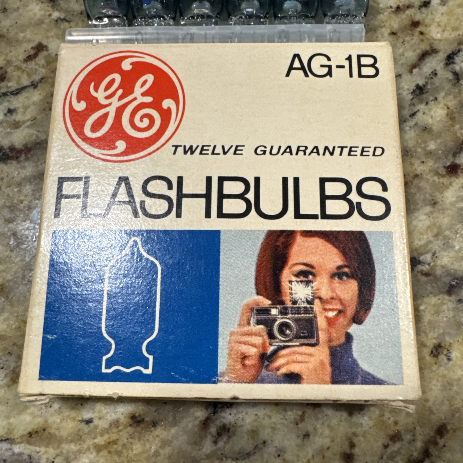 Vintage GENERAL ELECTRIC AG-1B Replacement Flashbulbs— Cpix