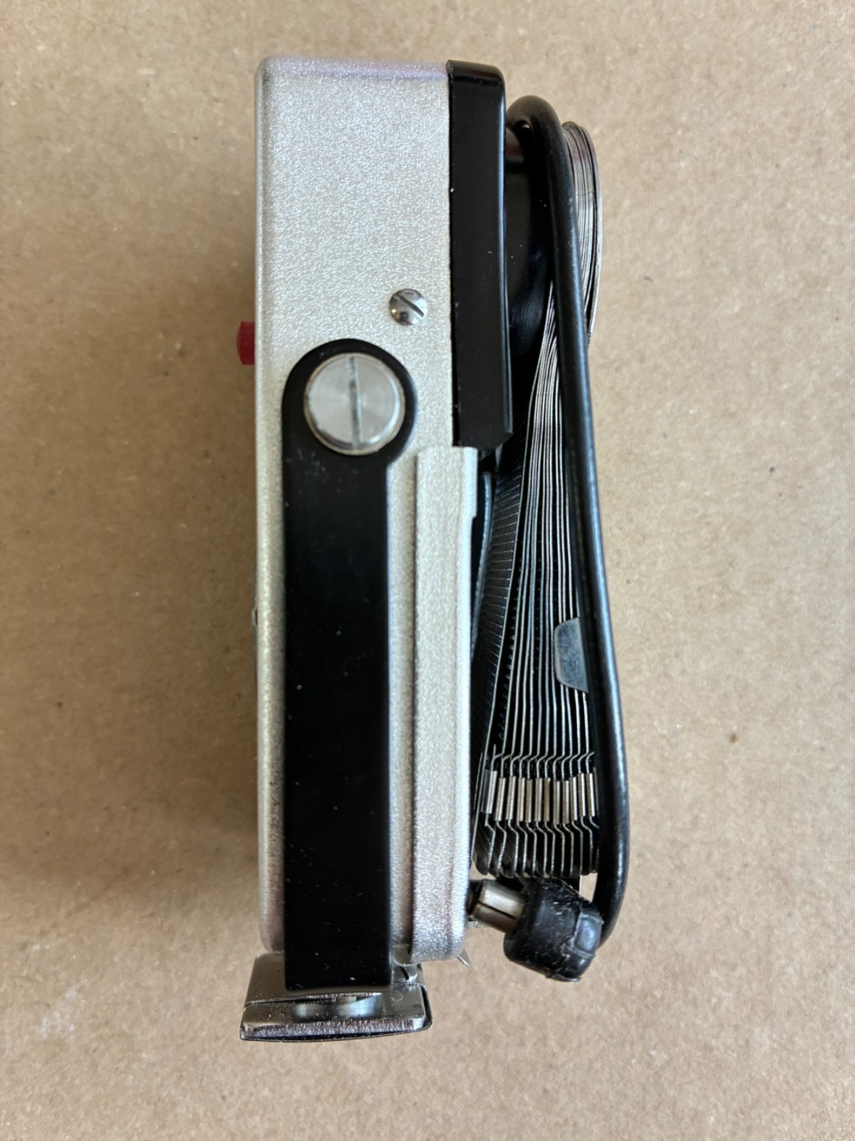 Vintage Made in Japan Flash Gun Camera Flashbulb Unit w/ Case Unknown M Logo