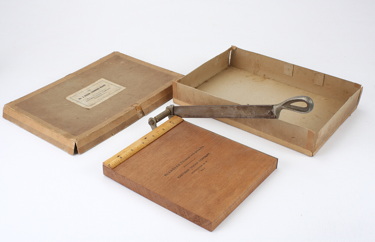KODAK TRIMMING BOARD, NO. 2, IN TATTERED ORIGINAL BOX/cks/194752