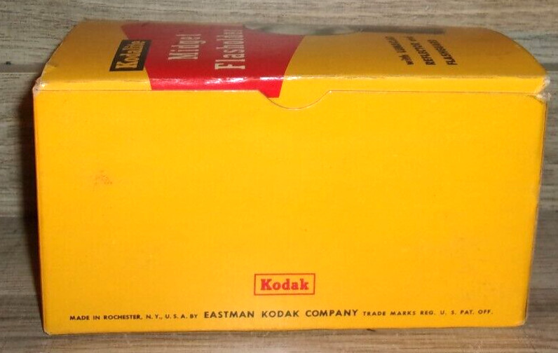 Vintage 1950’s Kodalite Midget Flasholder w/Lumaclad Reflector & Flashguard NOS